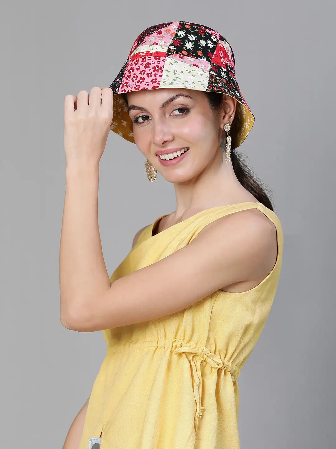 Stared Printed Reversible Women Bucket Hat For Colorful Look