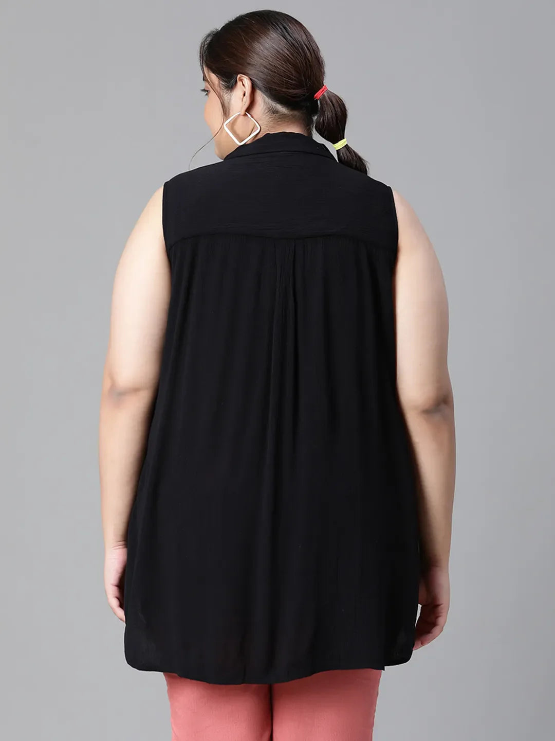 Delicate Black Collared Sleeveless Plus Size Shirt