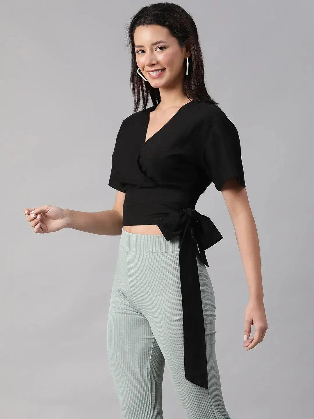 Black Blizz V-Neck Short Sleeve Tie-Knot Belt Crop Top – oxolloxo