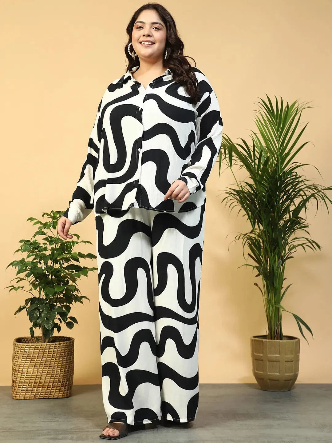 Off-White Flared Elasticated Waist, Tie-Up Detail & Side Pockets Plus Size Women Pant