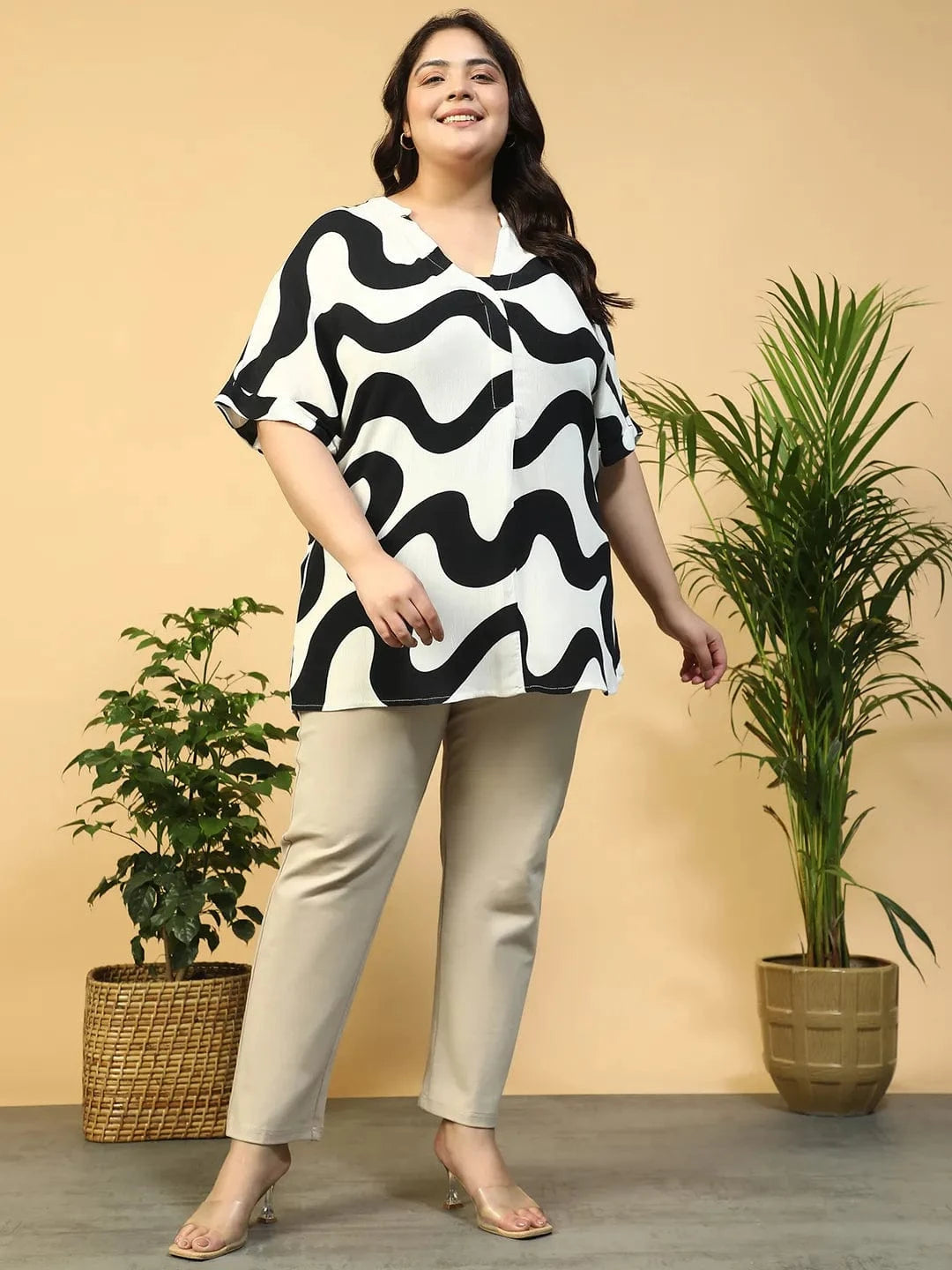 Off -White Printed V-Neck Short Sleeve Plus Size Women Boxy Top