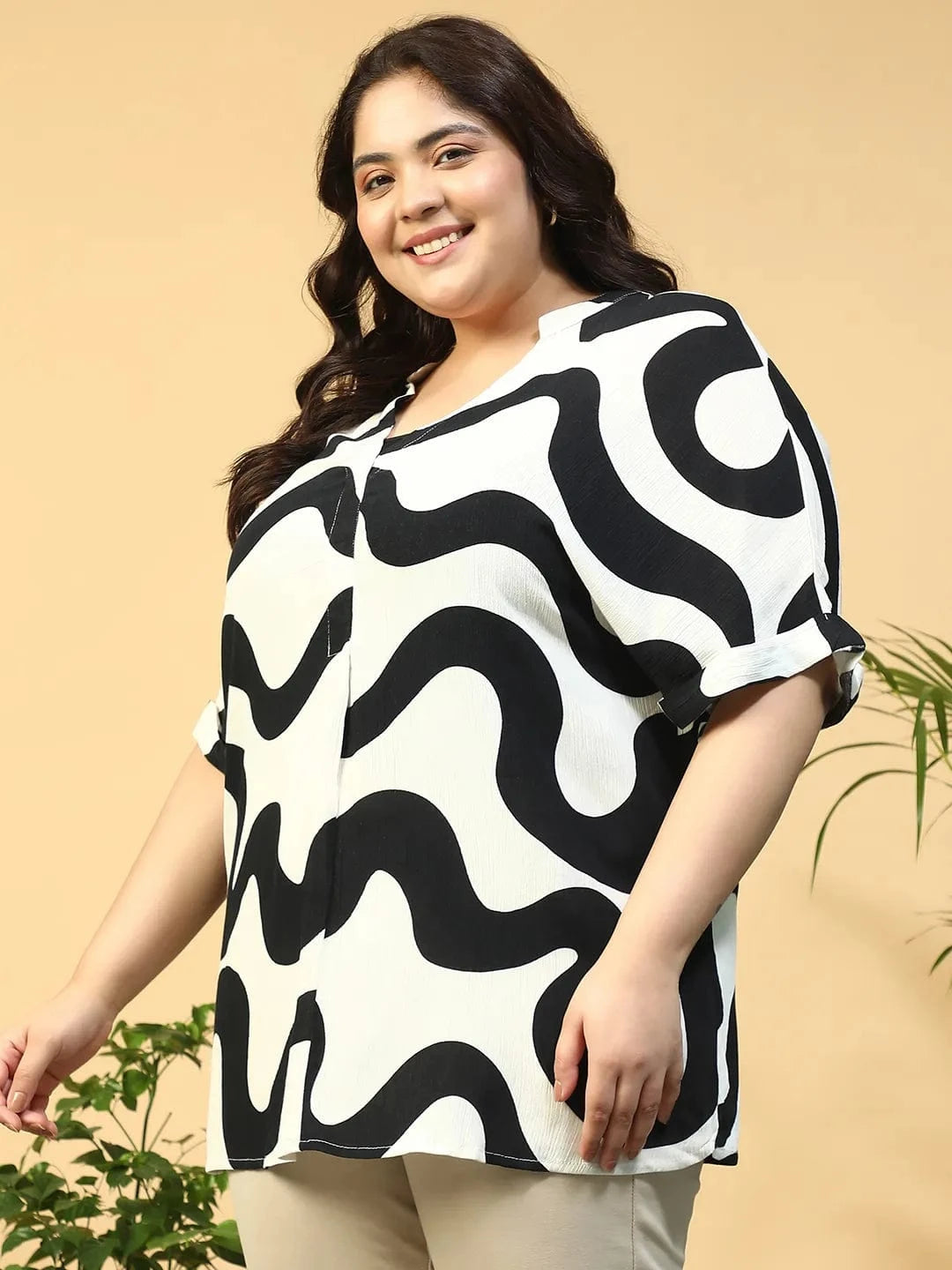Off -White Printed V-Neck Short Sleeve Plus Size Women Boxy Top