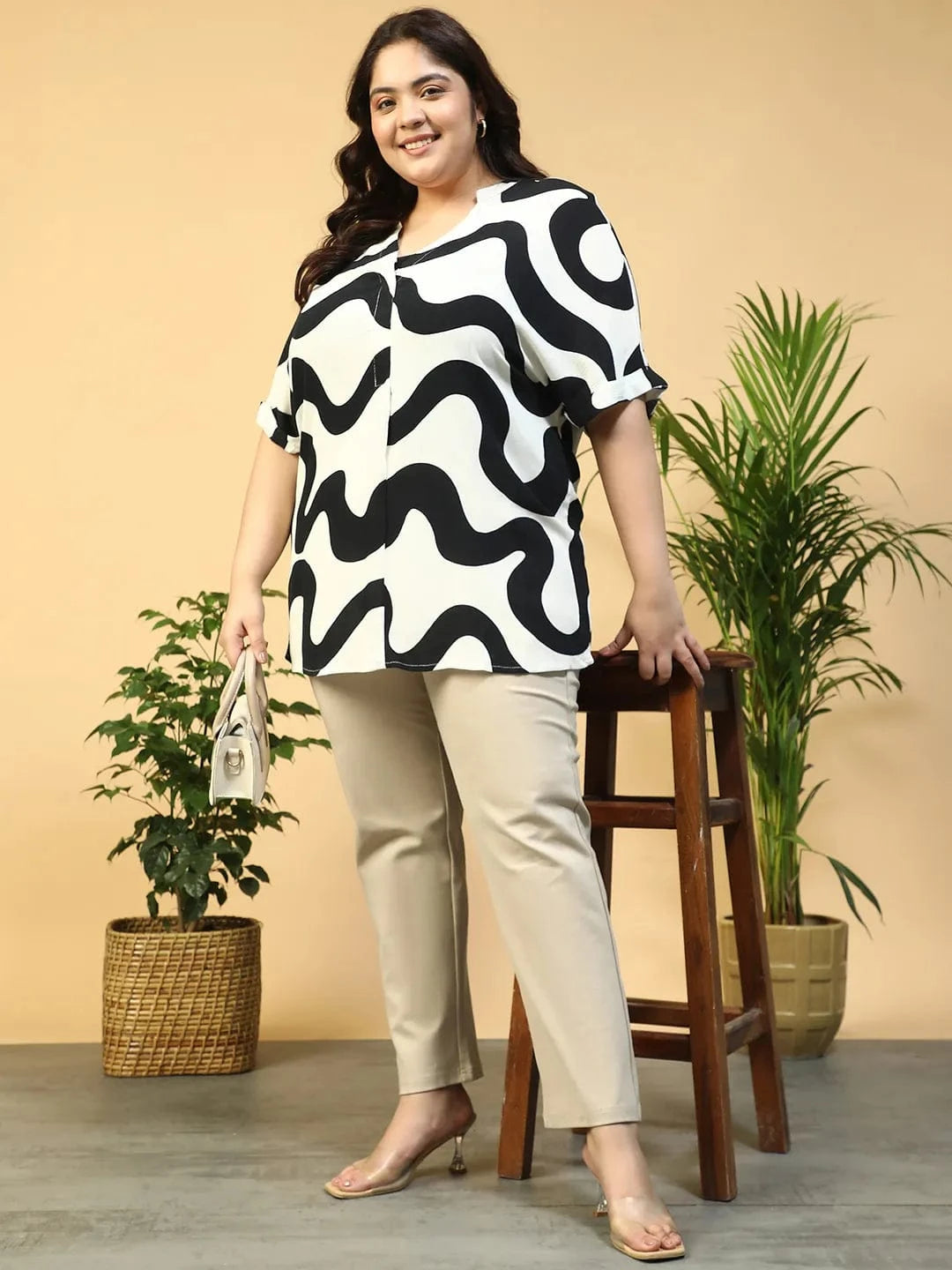 Off -White Printed V-Neck Short Sleeve Plus Size Women Boxy Top
