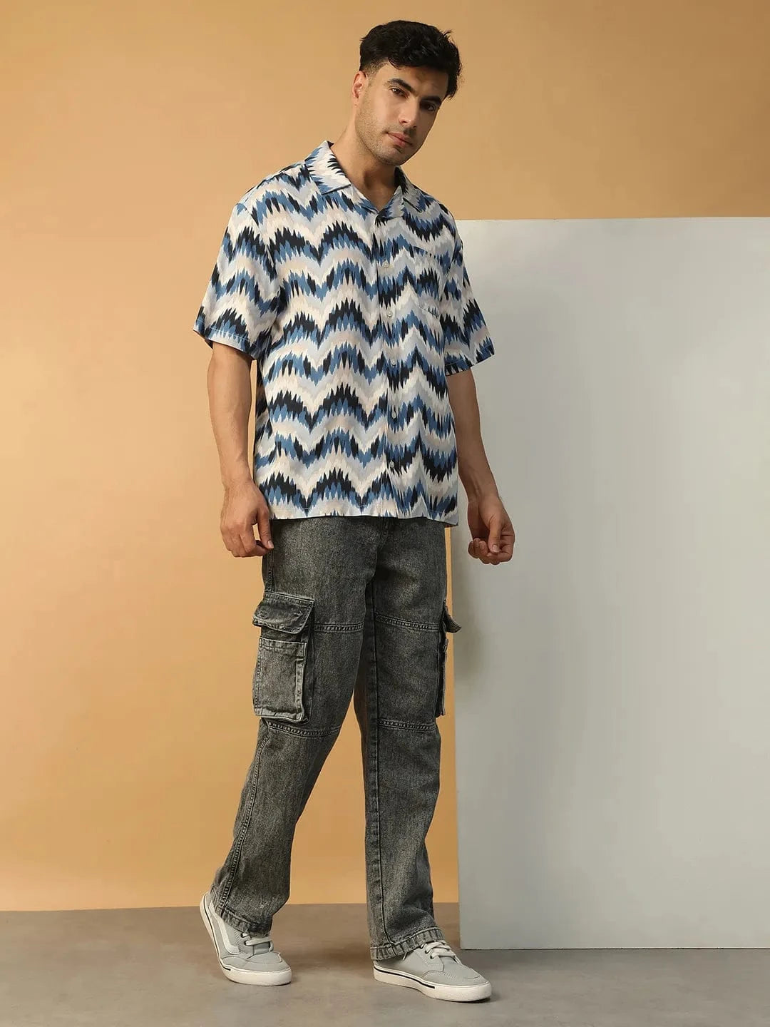 Demon Blue Zig -Zag Print Lapel Collar Short Sleeve Men Oversized Shirt