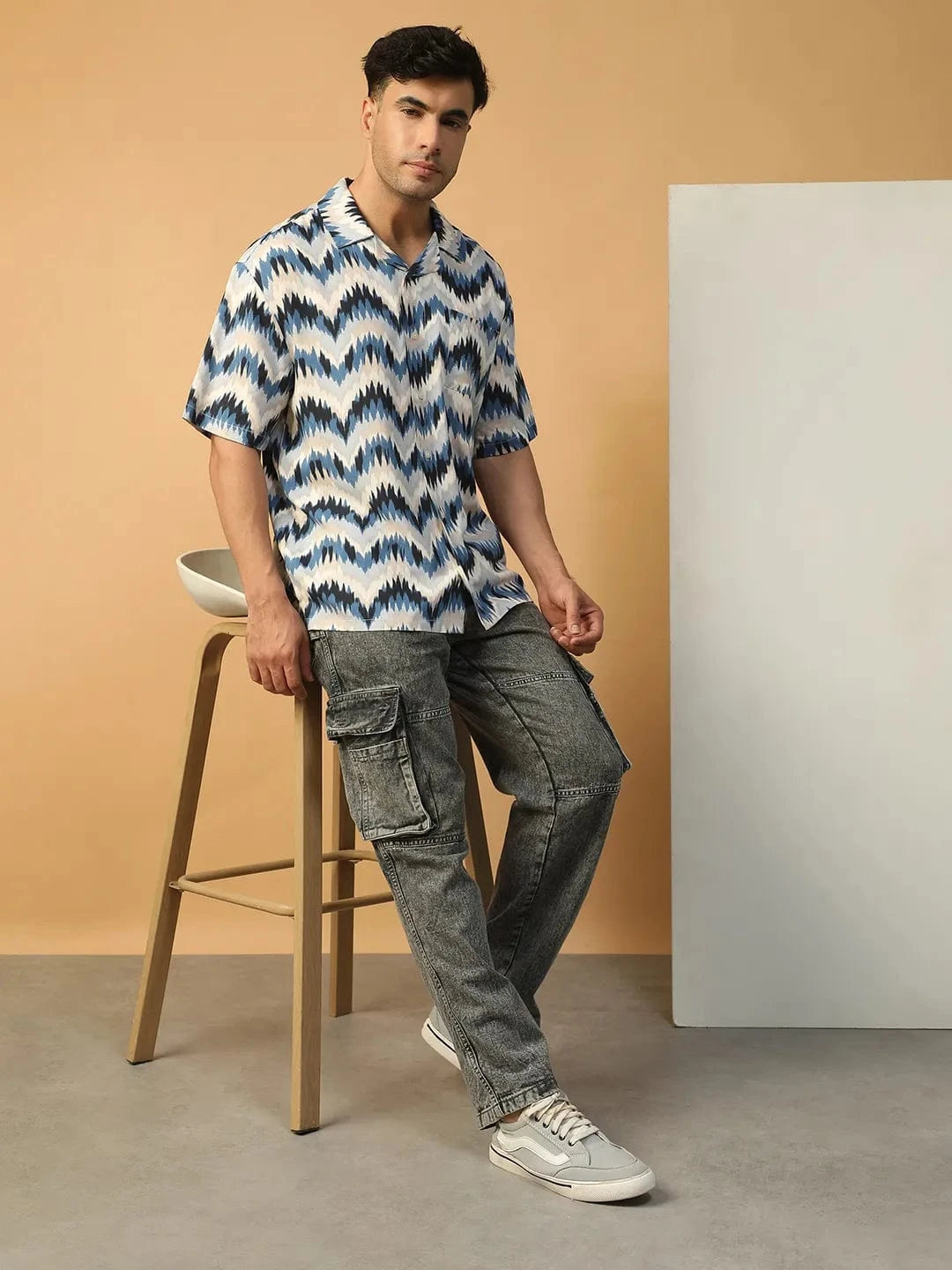 Demon Blue Zig -Zag Print Lapel Collar Short Sleeve Men Oversized Shirt