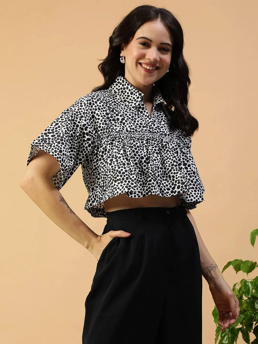 Notch Black Animal Print Collared Short Sleeve Women Cotton Poplin Crop Top
