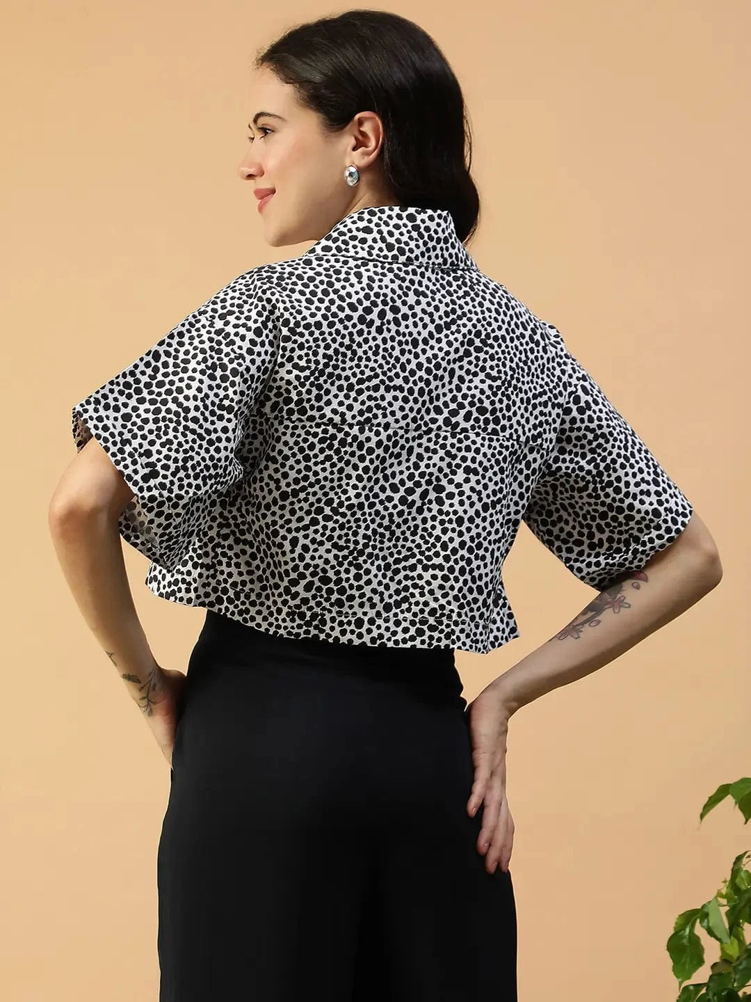 Notch Black Animal Print Collared Short Sleeve Women Cotton Poplin Crop Top