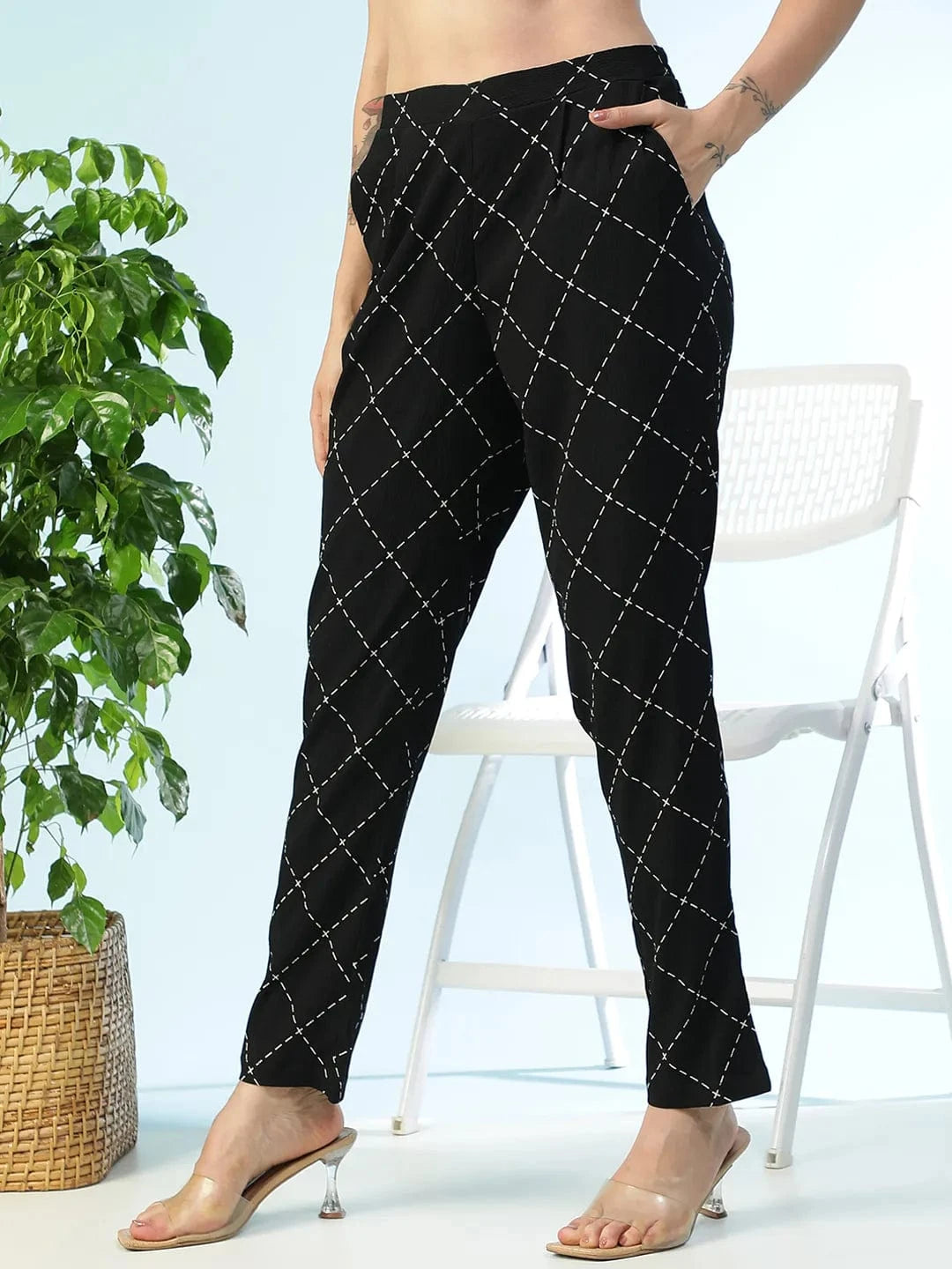 Serving Black Printed Elasticated Tapered Fit Narrow Linen Women Pant