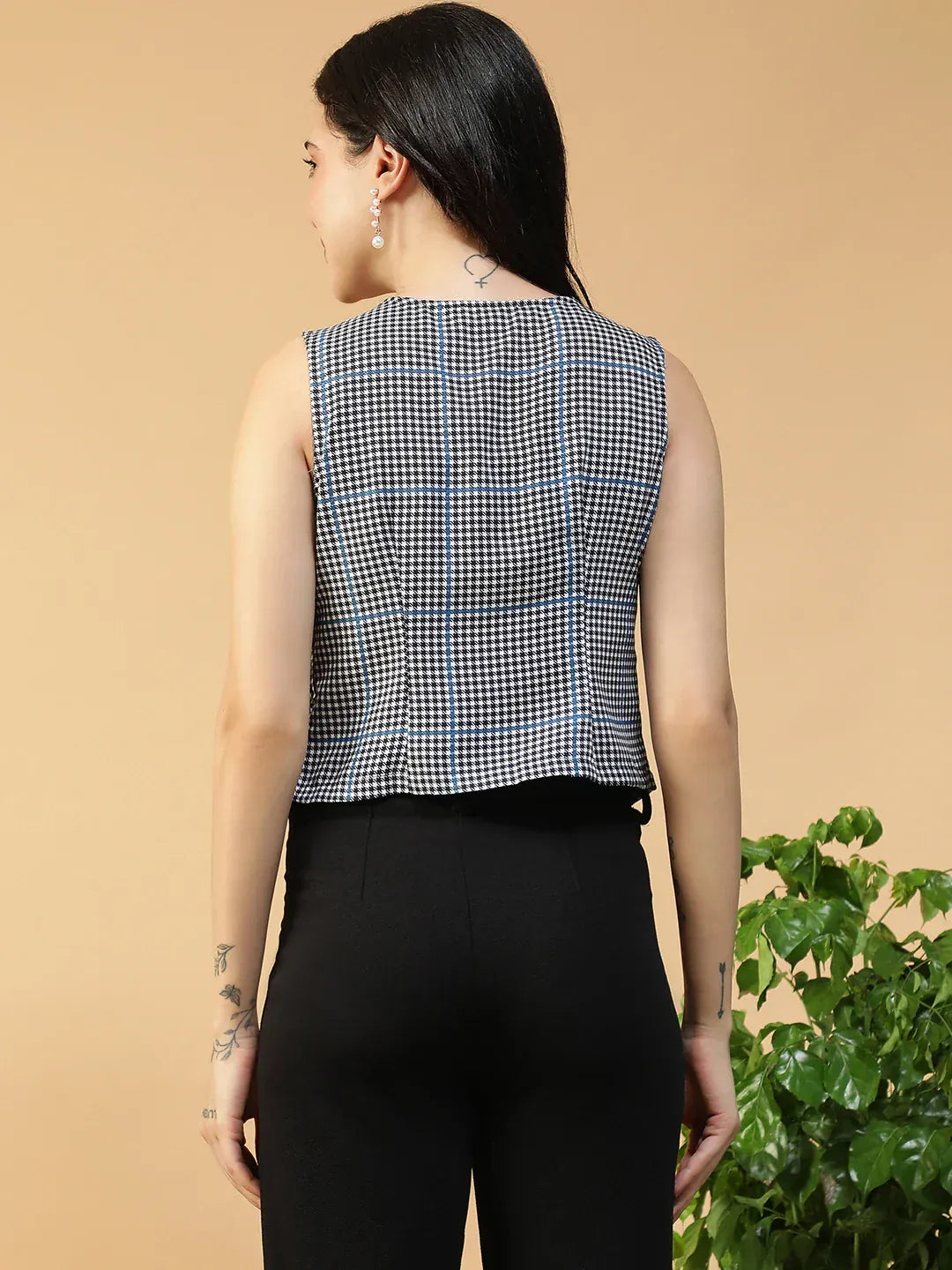 Women Black Check Slub V-Neck Sleeveless Tie-Up Top With Front Pockets