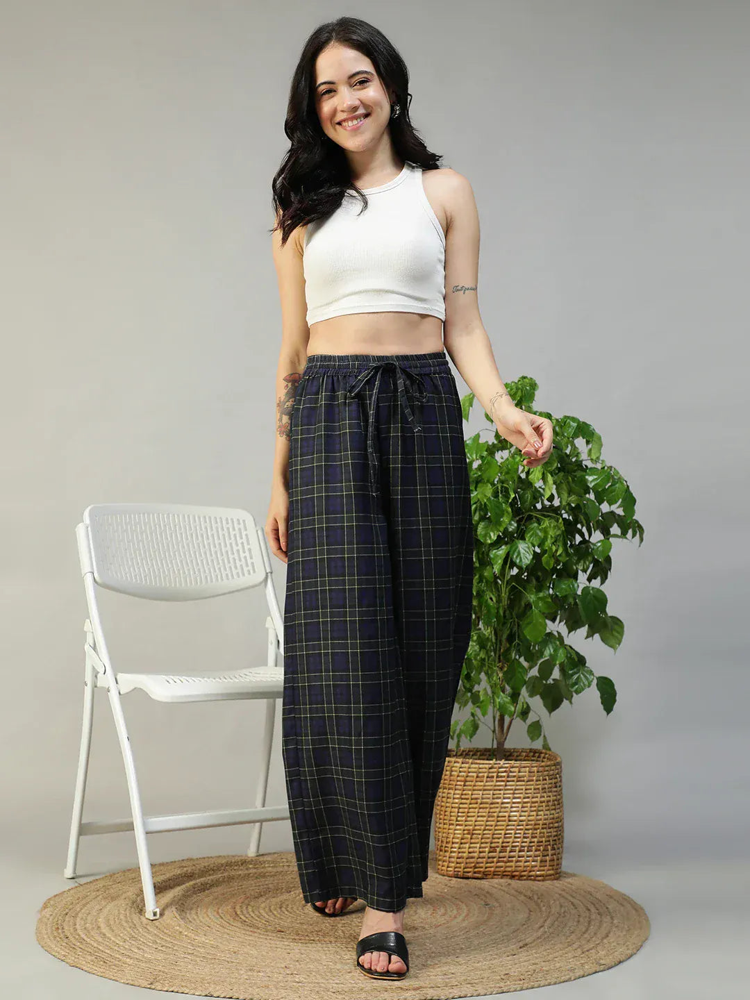 Women Black Check Print Full Length Pants with Pockets