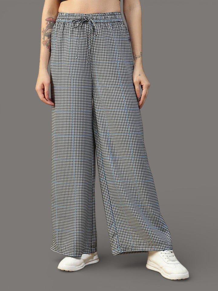Women Black & White Check Print Full Length Pants with Side Pockets