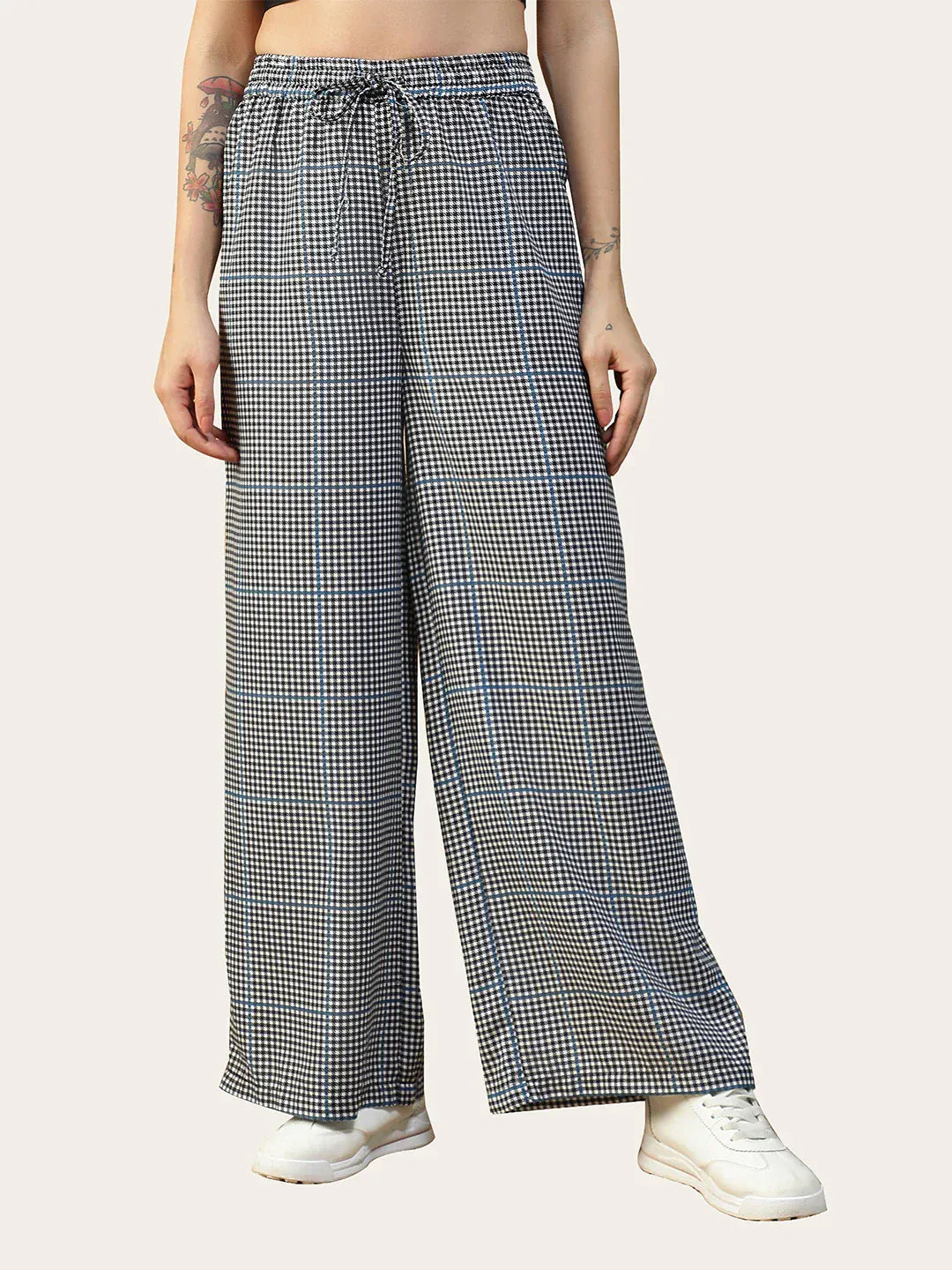 Women Black &amp; White Check Print Full Length Pants with Side Pockets
