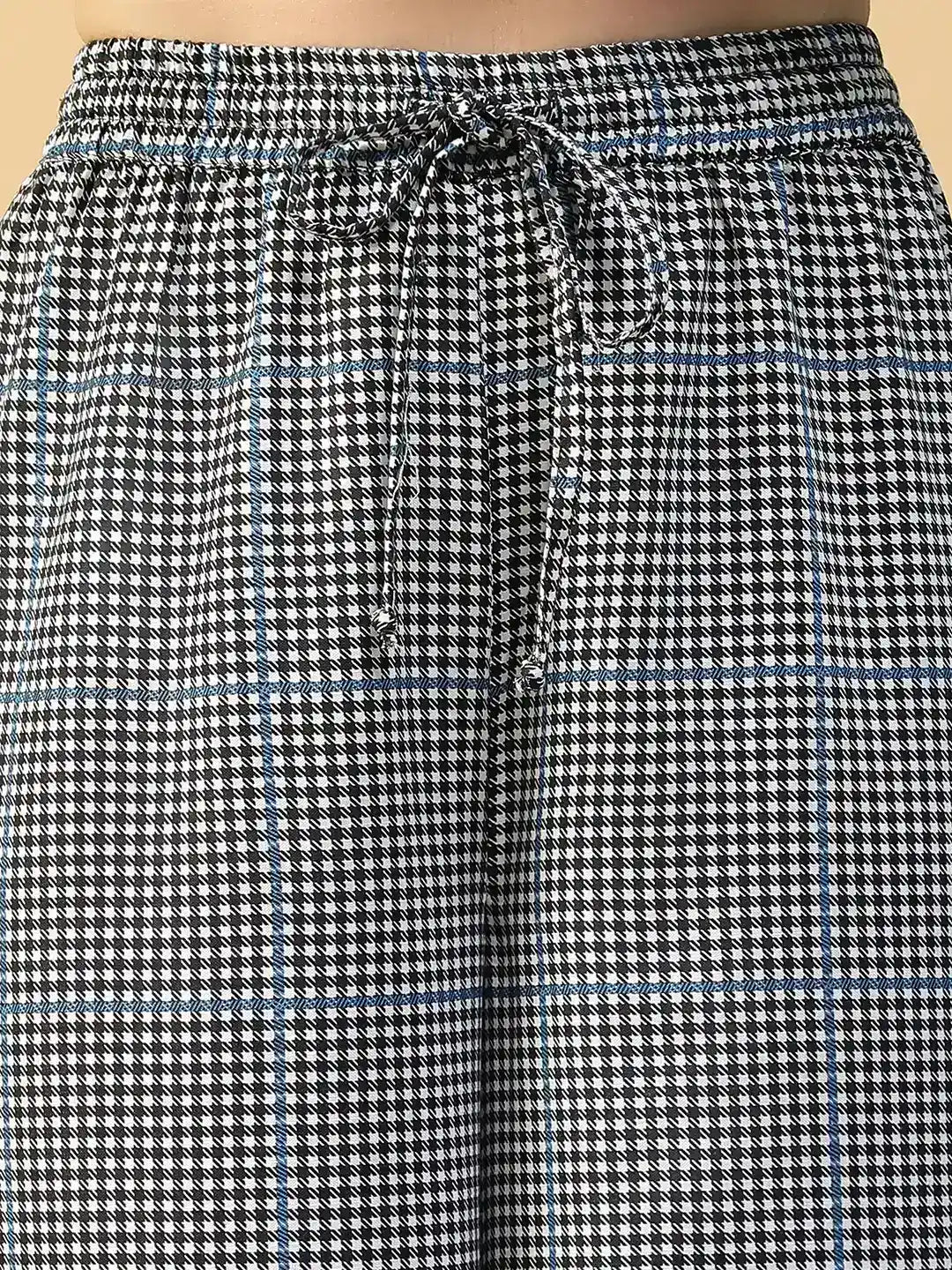 Women Black & White Check Print Full Length Pants with Side Pockets