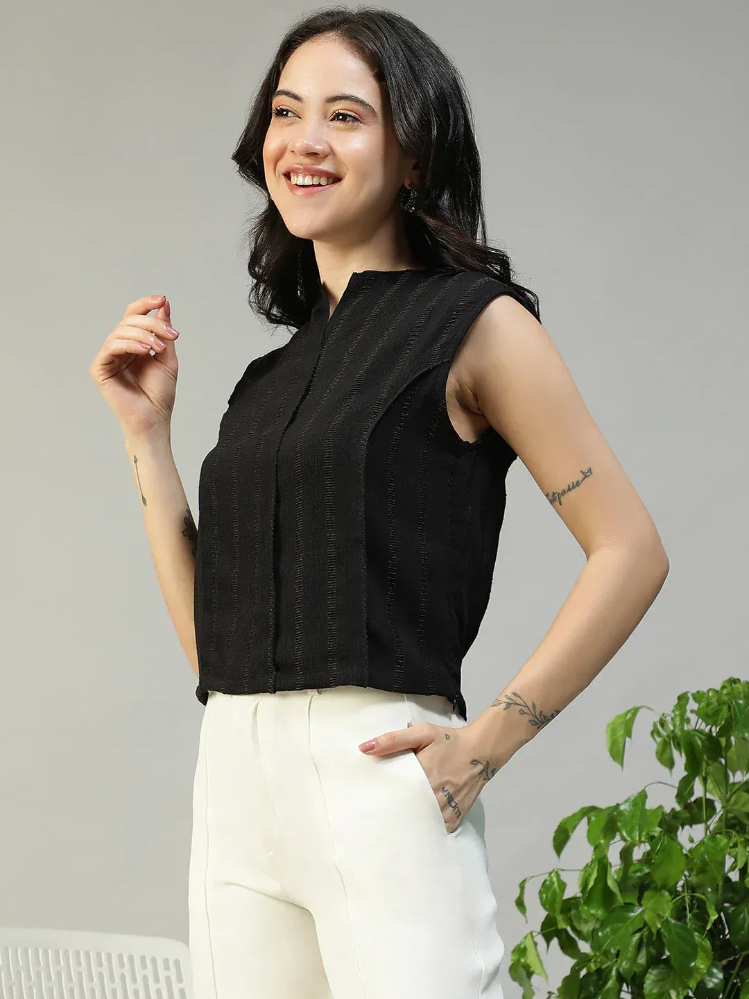 Women Black Round Neck Sleeveless Top With Side Zip Closure