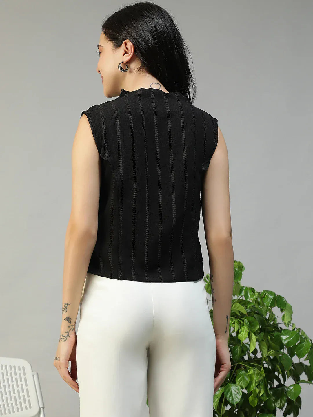 Women Black Round Neck Sleeveless Top With Side Zip Closure