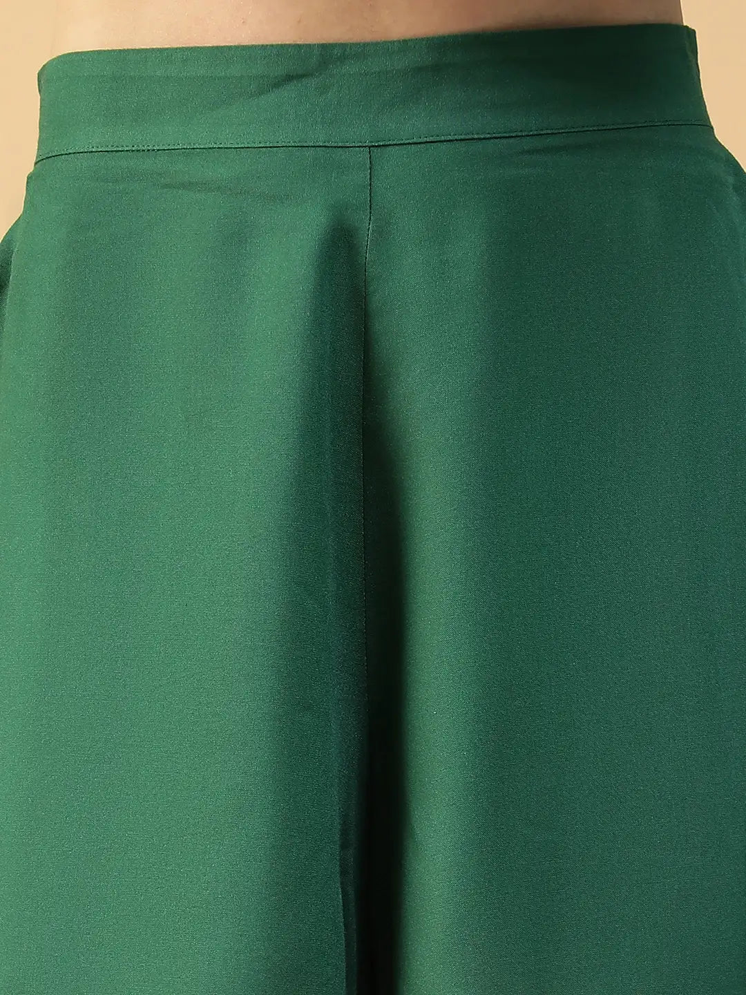 Women Green Elasticated Shorts with Side Pockets