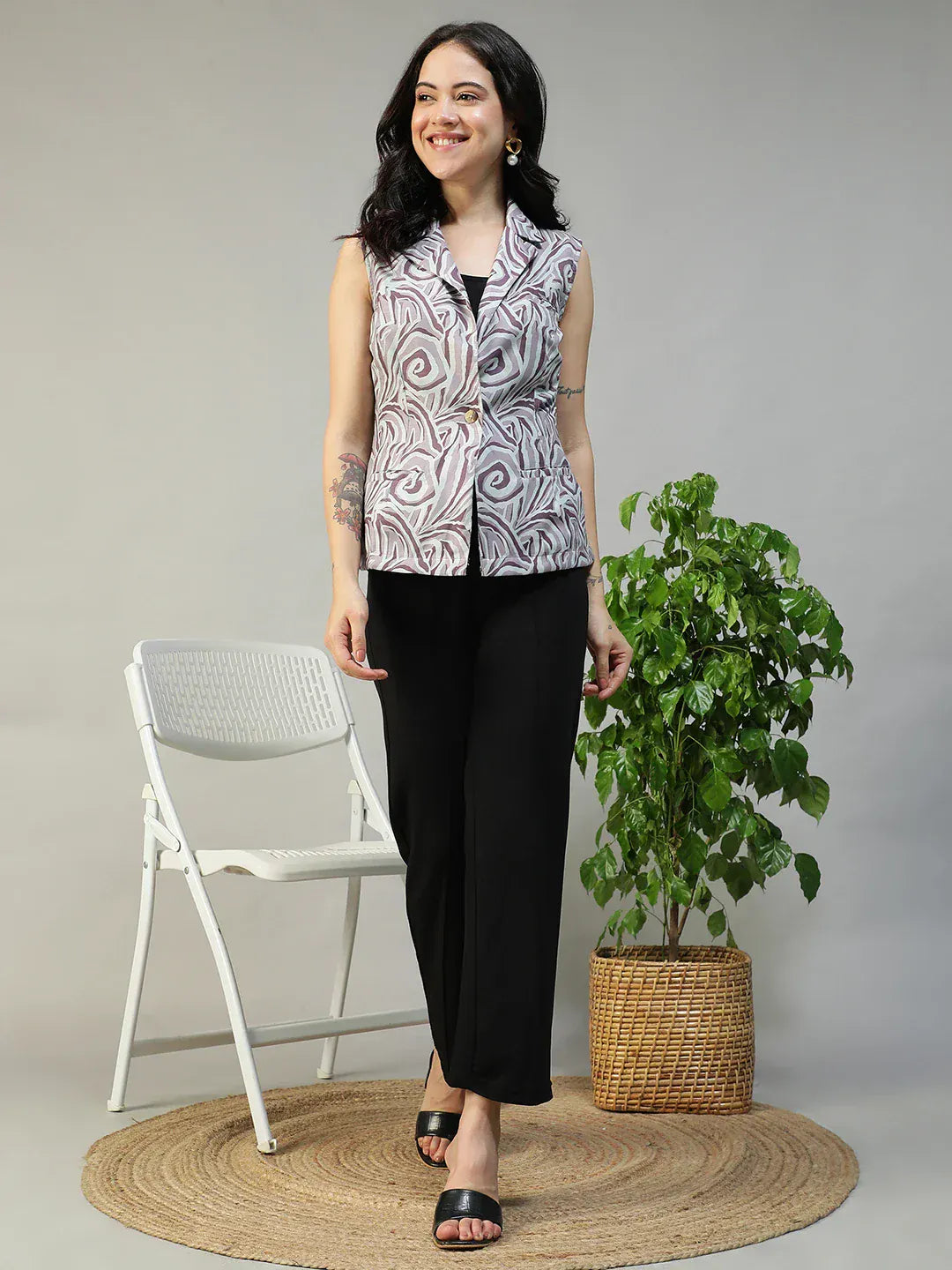 Women Abstract Print Sleeveless Blazer with Open Collar & Pockets