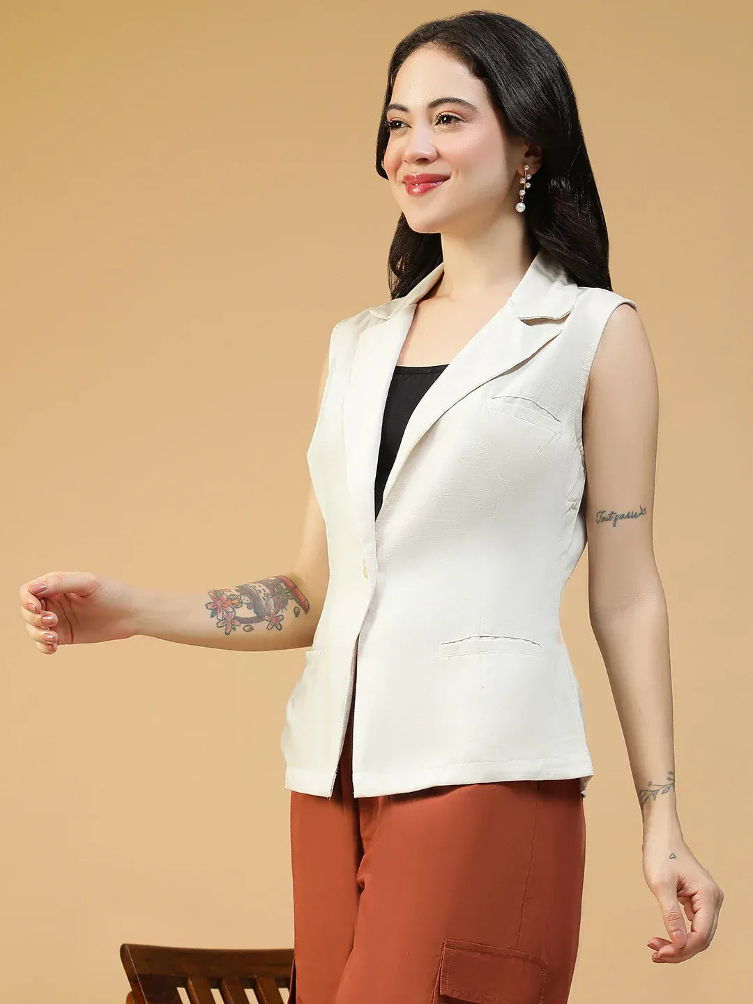 Women Off White Sleeveless Blazer with Open Collar & Front Pockets
