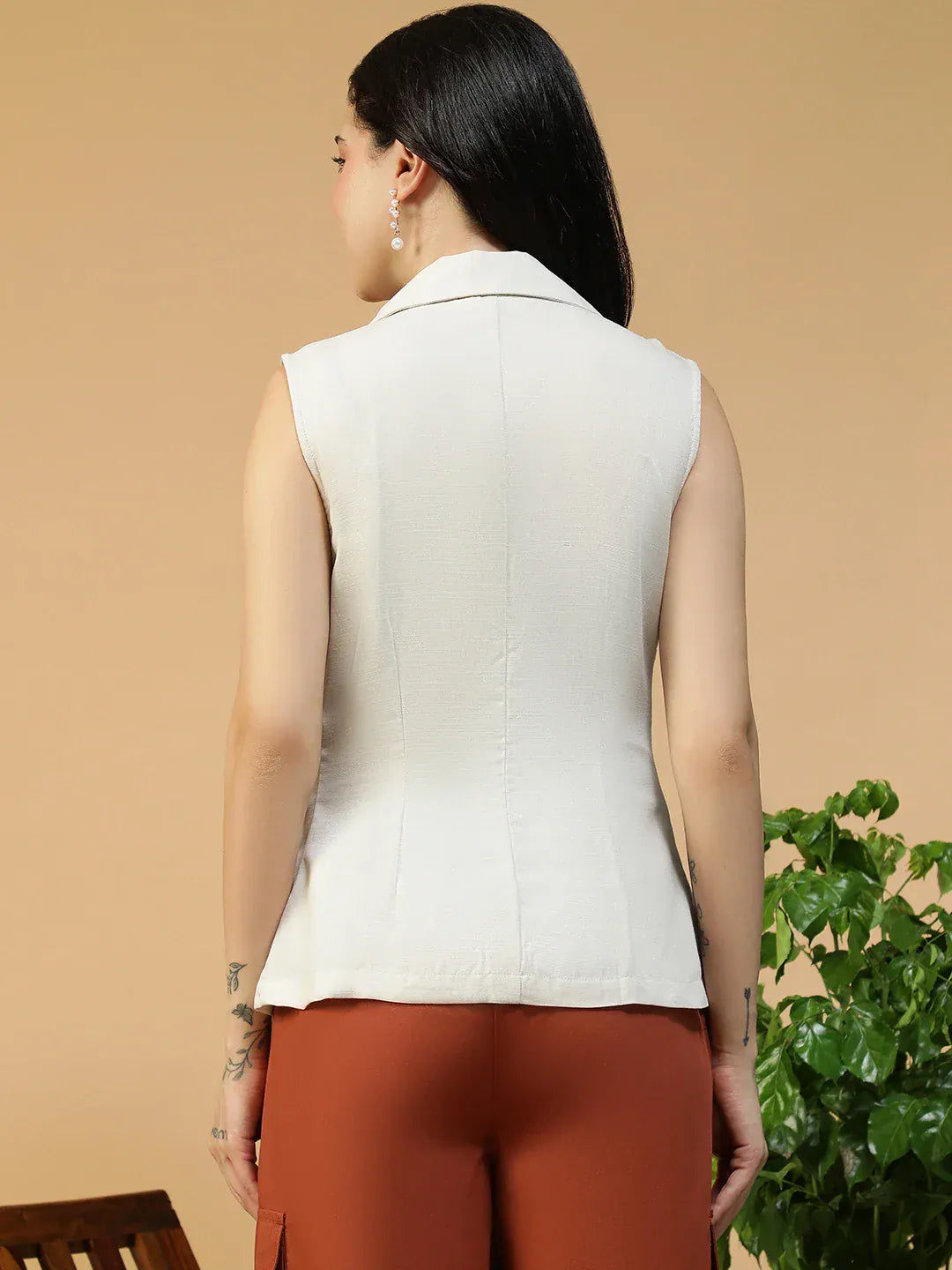 Women Off White Sleeveless Blazer with Open Collar & Front Pockets