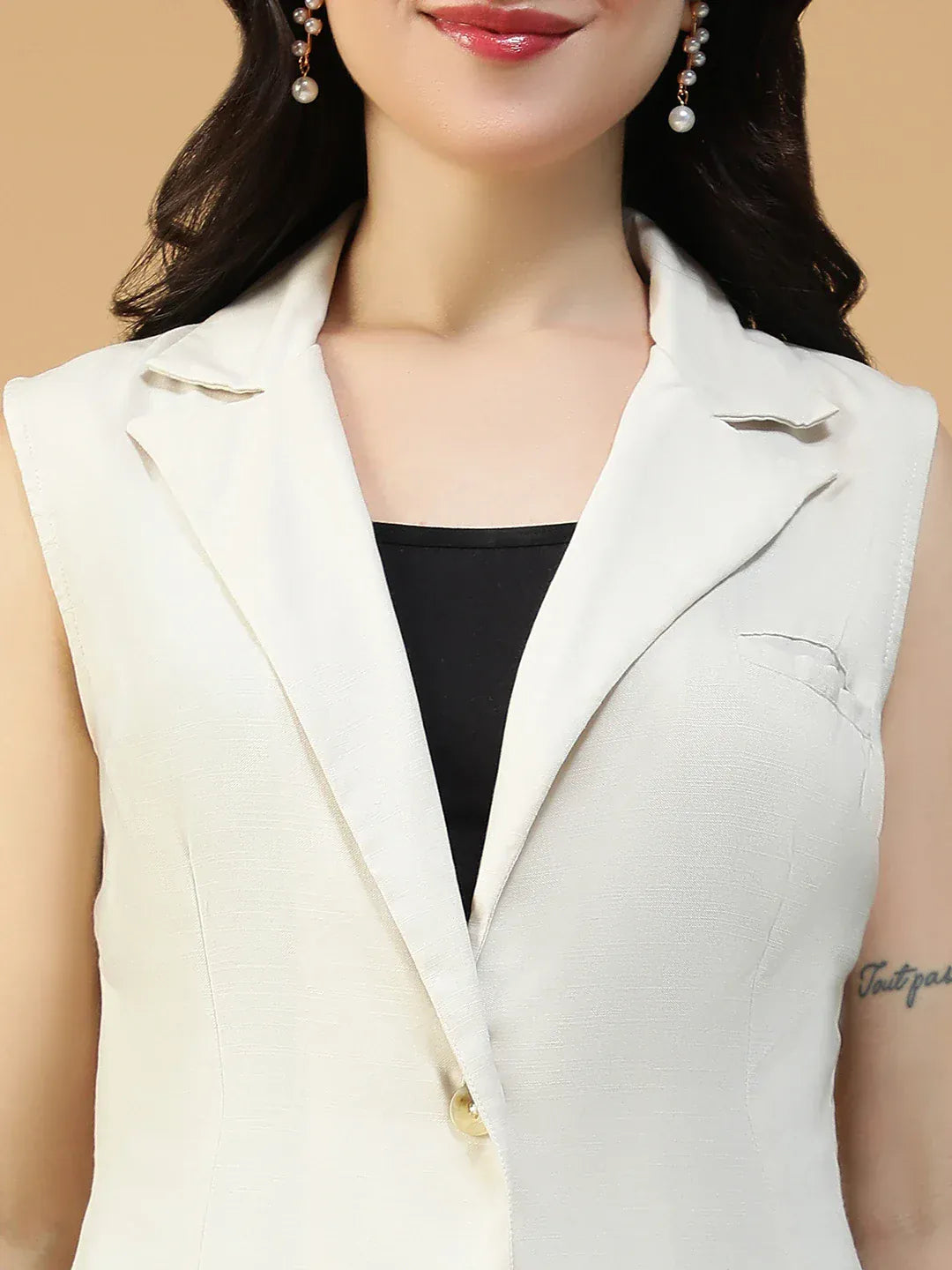 Women Off White Sleeveless Blazer with Open Collar & Front Pockets