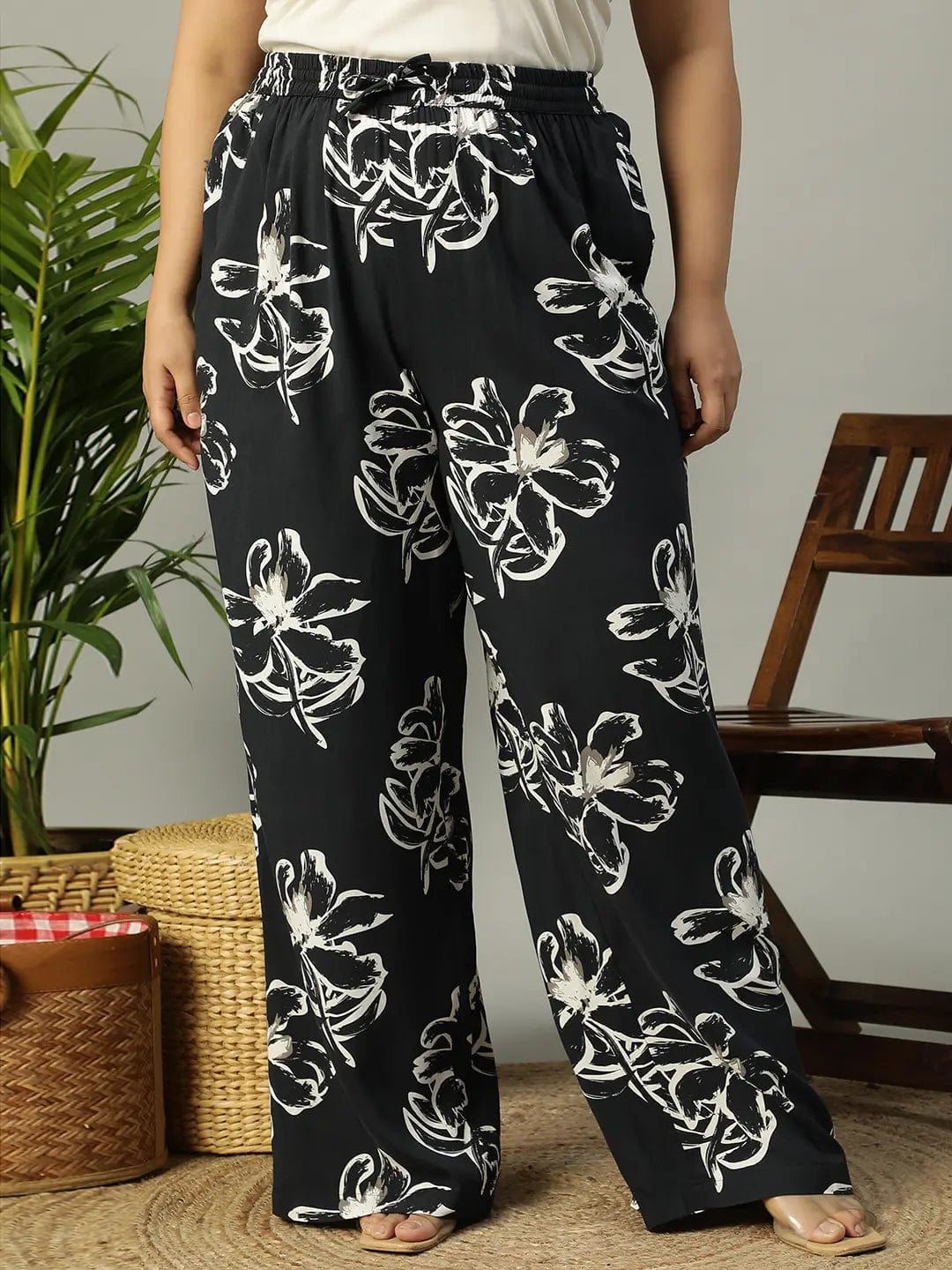 More Black Floral Print Elasticated Plus Size Women Pant