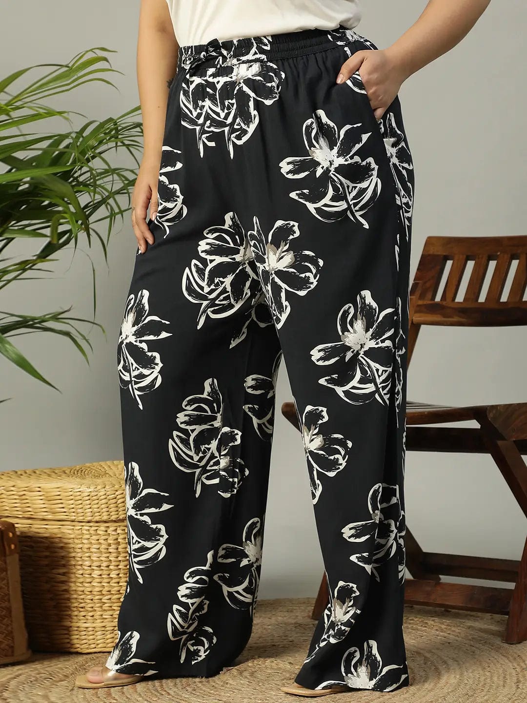 More Black Floral Print Elasticated Plus Size Women Pant