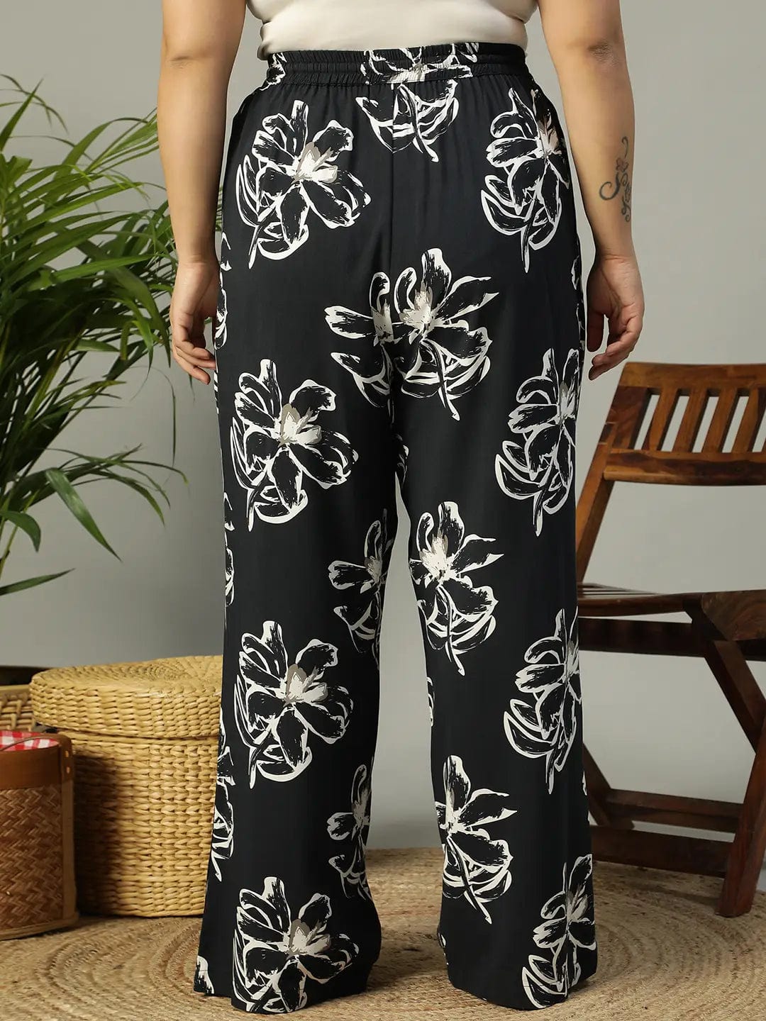 More Black Floral Print Elasticated Plus Size Women Pant