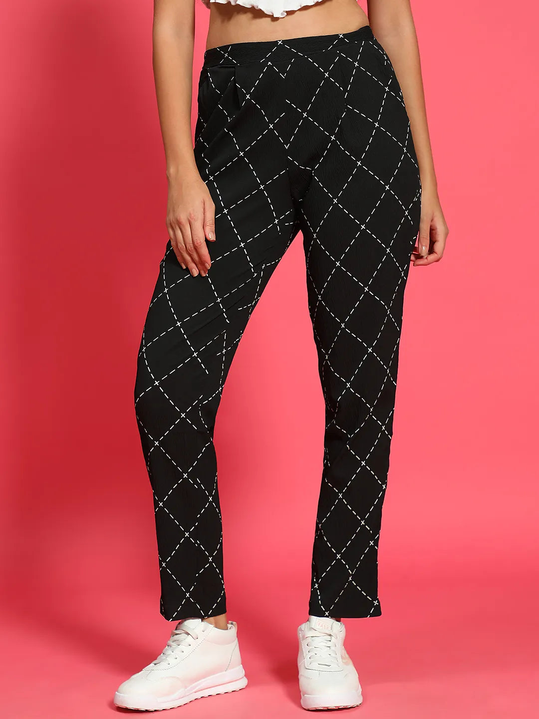 Trendsetting Black Elasticated Printed Women Pants