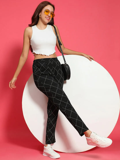 Trendsetting Black Elasticated Printed Women Pants