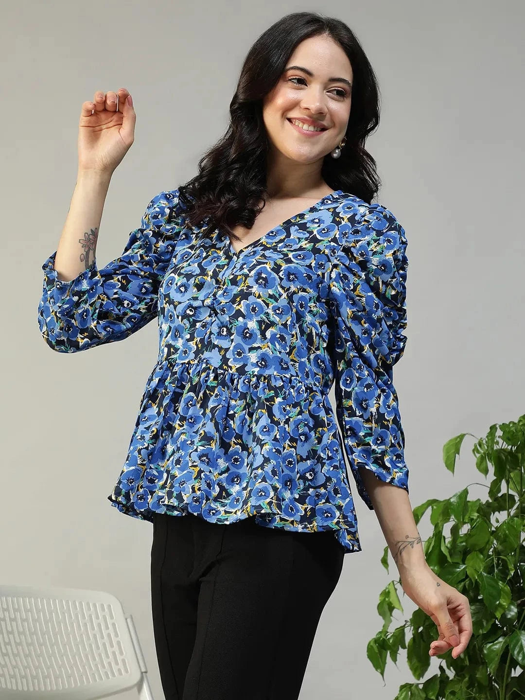 Surprised Blue Floral Print V-Neck Long Puff Sleeve Women Top