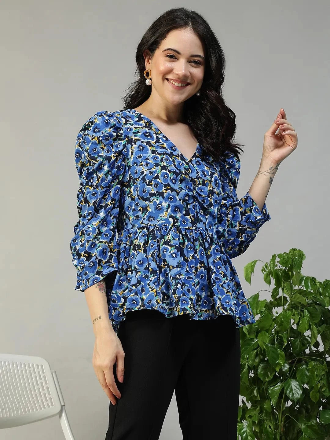 Surprised Blue Floral Print V-Neck Long Puff Sleeve Women Top